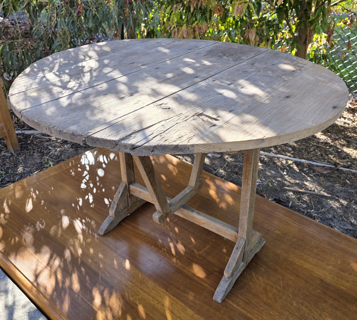 An early French Vigneron Table